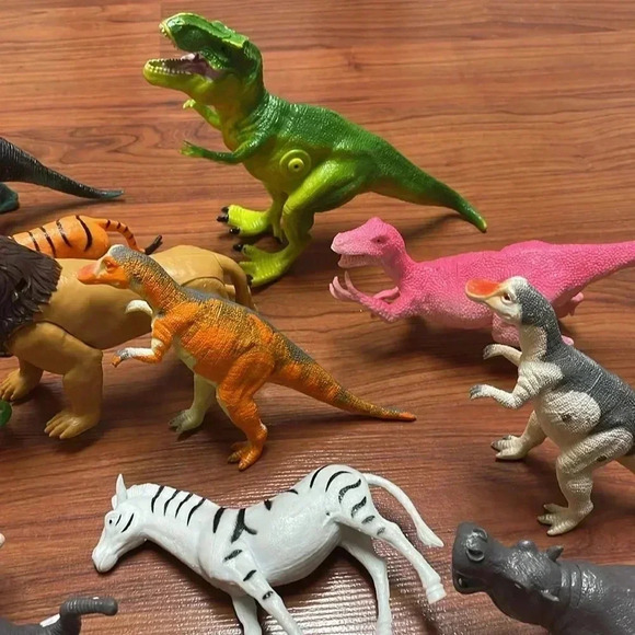 Toy bundle of dinosaurs and animals - Picture 4 of 6